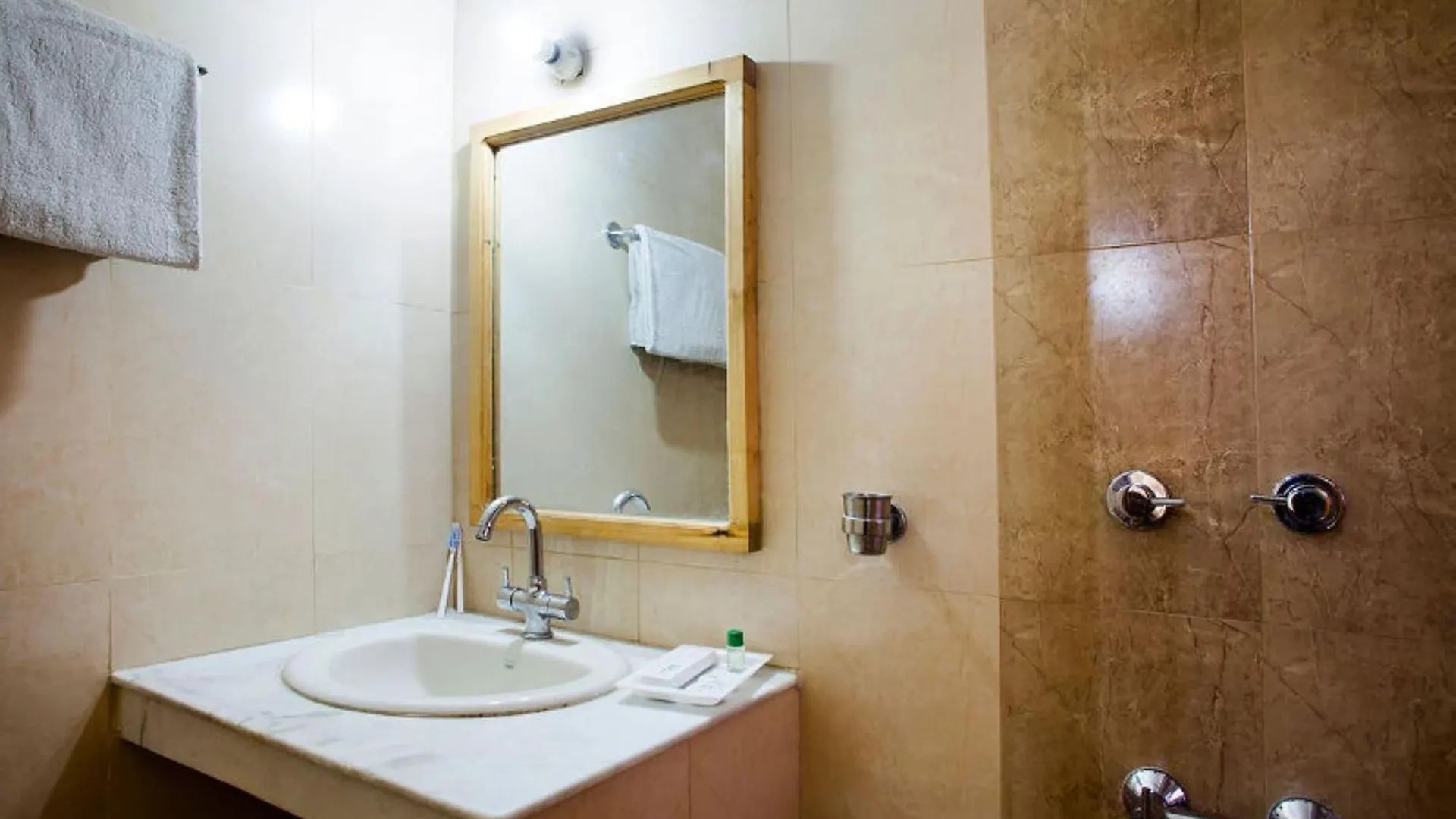Oyo 2400 Hotel Chaman Palace Shimla 3*,