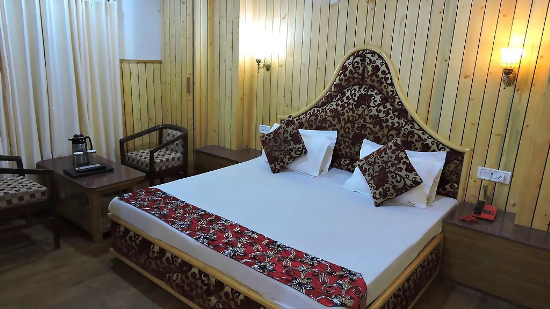***  Oyo 2400 Hotel Chaman Palace Shimla India
