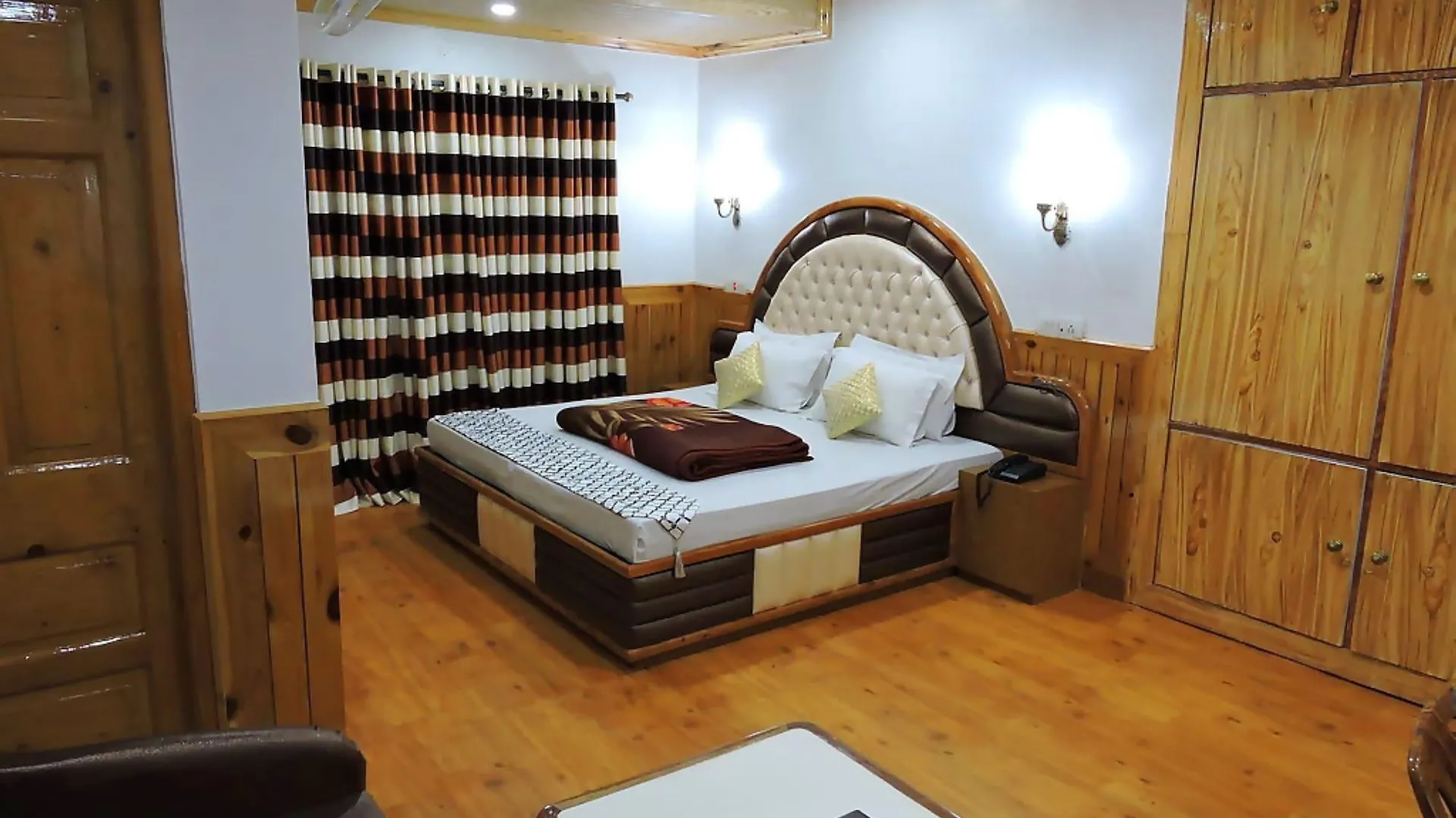 Oyo 2400 Hotel Chaman Palace Shimla