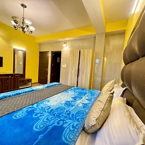 3* Hotel The Royal Moon